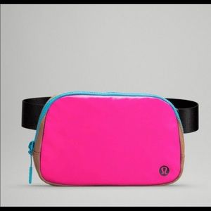 🍋NWT Lululemon Everywhere Belt Bag Sonic Pink SNCP